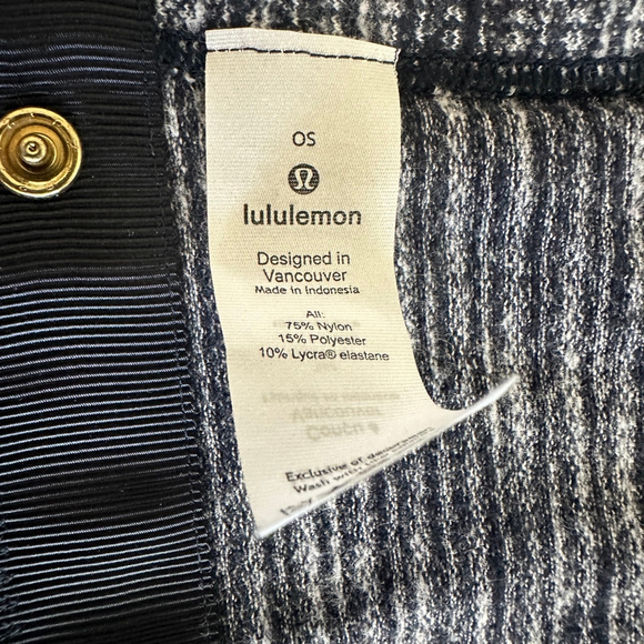 Women’s Lululemon Blue White Striped Snap Scarf Wrap OS athleisure - Picture 2 of 6